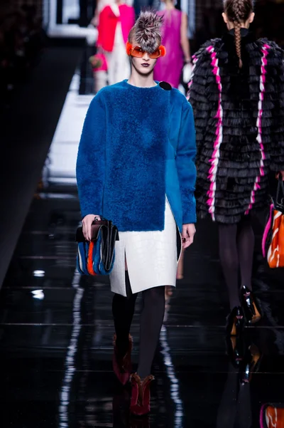 Look 18